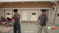 不知道是编排好的设计，还是临场即兴，这一幕悬念感直接拉满