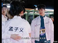 这一路你从不说苦，可我看在眼里，我心疼你