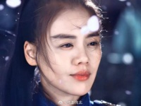 “我表妹是九天翱翔的凤，有铮铮铁骨”