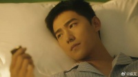 宋焰看着许沁照片发呆，领导好奇两人关系，宋焰：是我要娶的人