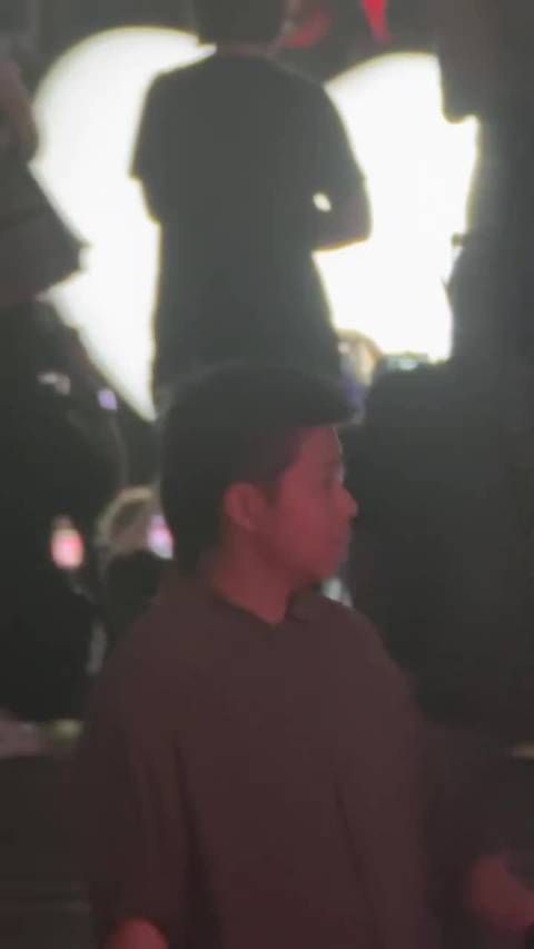 夹缝中的美貌!