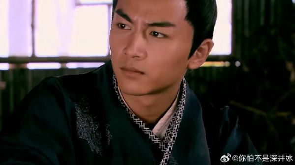 姑娘找大夫给王爷医治，王爷得知伤情懵了，手筋被挑了