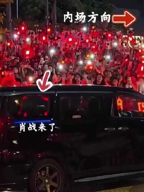 肖战粉丝办公室亮灯牌，与现场红海遥相呼应