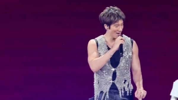 王力宏携手宇树科技，首用机器人伴舞通宵改代码