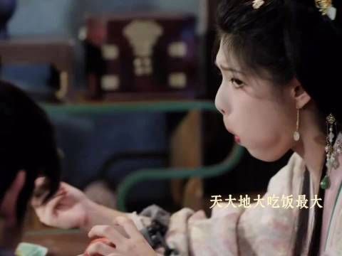两美人，一桌美食，影使看都不看一眼，兢兢业业开锁 雀骨｜艾米