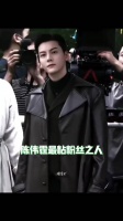 陈伟霆西装造型显老钱风，粉丝称只可远观不可亵玩