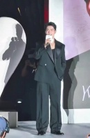 肖战说，这片天空都已经染红了，染红了，染红了，就要红红红