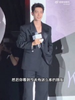 天公作美肖战盼粉丝享受维港夜晚