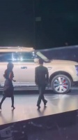 沈腾又忘扶杨幂，六年连续剧现新剧情