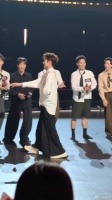 腾空那一下，我直接从沙发上坐起来，这也太超出认知了