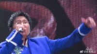 从严肃认真，到暗自憋笑，再到开怀大笑，整套表情流程一气呵成