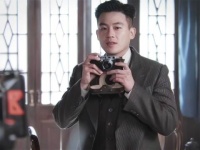 欧豪新剧《醒来》饰演摄影师，镜头记录时代印记守护信仰