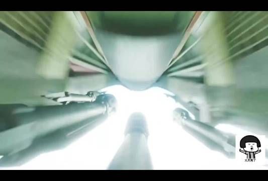 空军一号万米高空遭无人机突袭，特工紧急应对