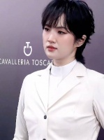 英姿飒爽的华为二公主姚安娜，贵气藏不住