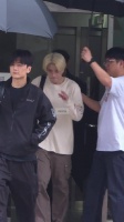 Jay朴综星柳星朗音银下班，偷偷噘嘴中
