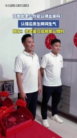 妻子认错双胞胎老公，丈夫瞬间生气
