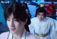 敖瑞鹏女装造型亮相《师兄太稳健》，粉色系轻松驾驭