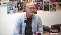 美籍脱口秀演员：扎根中国四十载，五星卡见证上海故事