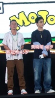 一个真发一个假发 一个自然状态一个医美状态