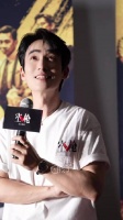 好萌啊朱一龙，场灯突然暗下来了他第一反应是“是有人过生日吗？”