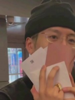 王嘉尔留胡子真的好帅啊！太有男人味了吧！