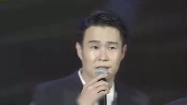 颁奖晚会｜小沈阳当众怒怼台下百位明星大腕，现场气氛瞬间陷入尴尬