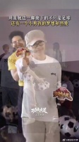 等我小了也要和导演一起踢球