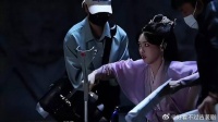 居然是唐嫣脚骨折着拍完的