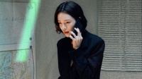 钟楚曦真的很理性，她不相信一个女性会天然同情另个女性