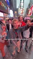 guess NYC is welcoming us 主训