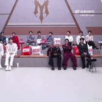 曾辉妥妥长在刘畊宏的笑点上，歌声一响，刘畊宏直接运动模式自动触发