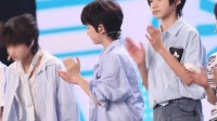 宋金泽首次演出落落大方，卷毛萌物明媚小太阳