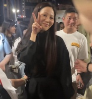 古天乐演唱会众星云集，吴美珩罕现身与林峯相拥，古妈妈坐贵宾席