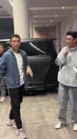 李乃文！怎么贴着我的手机说啊！我紧张的手抖死了