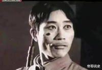 1980年李雪健在话剧中饰演林彪，因太过逼真，王光美拒绝和他握手