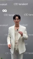 天生优越黄旼炫 260822 新加坡Lenskart活动 相关视频一则 gqsingapore