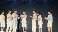 大家一起提前给柯一过生日明年夏日季也要一起！ .