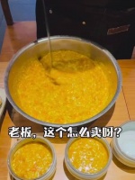 我：今天特别饿，能给我多一勺吗？ 店员：？