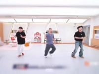 舞台之外全是欢乐日常，哥哥们沉迷wave舞蹈，纷纷来找姚琛取经学习小技巧