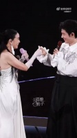 肖战回应赴那英演唱会缘由，如约登台双向奔赴