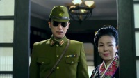 鬼子军官挑女人不看脸，死盯着发卡看？摘下墨镜那一刻我悟了！