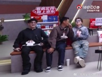 整齐的动作外壳下，每个人的肢体风格又完全不一样