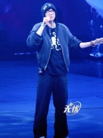 老大的私服～衣品超在线 认真彩排的老大～就是邻家学长啊 好喜欢！