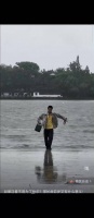 男子跳舞引弹幕，负债还清才能这样跳