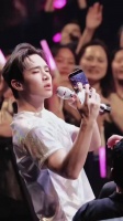 刘宪华演唱会男粉带全家打卡，20后也来追星