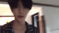 李煜东素颜自拍，发布二班合照尽显男友感