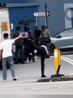 成毅穿西装完成高难度回旋踢