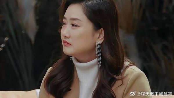 张杰演唱会意外摔伤！依旧坚持录制《时光音乐会》，玲花致敬！