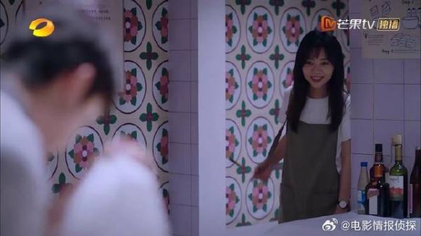 子秋教尖尖做蛋糕，画面很暧昧，前方高甜