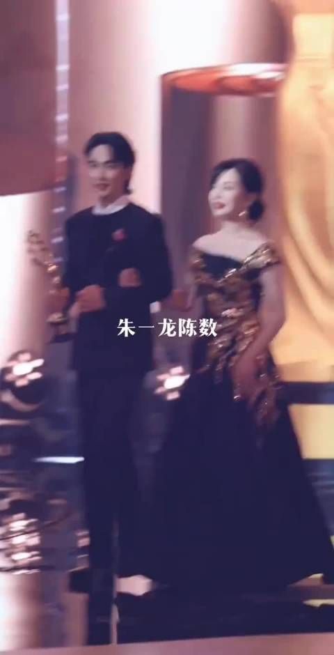 陈数朱一龙檀健次长春电影节合影，评委陈数红装惊艳